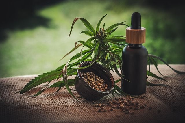 5 naturalnych sposobów na walkę z bólem - poznaj moc olejku konopnego