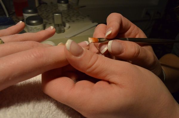 Perfekcyjny manicure w domu dzięki zestawom do hybryd