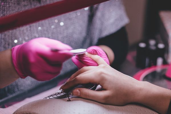 Dlaczego warto używać profesjonalnego sprzętu do manicure?